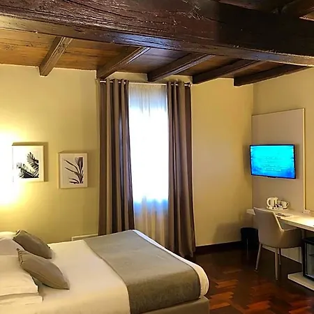 Boutique Antiche Mura 4*