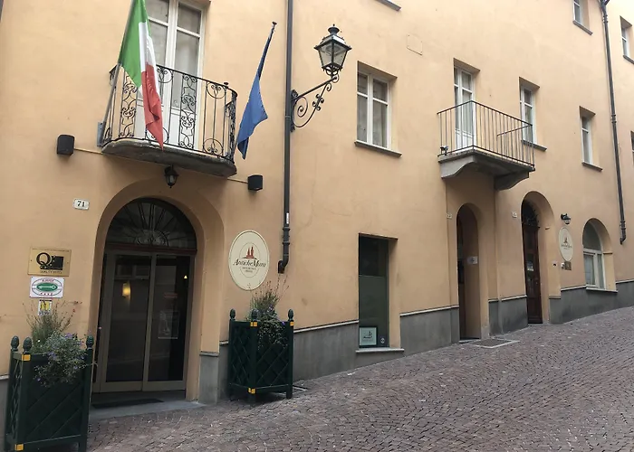 Hotel Boutique Antiche Mura Отель Салуццо