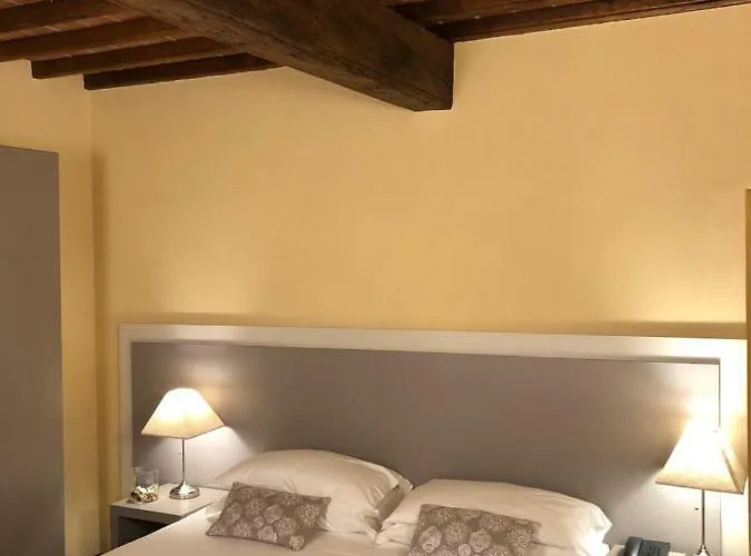 Boutique Antiche Mura 4*